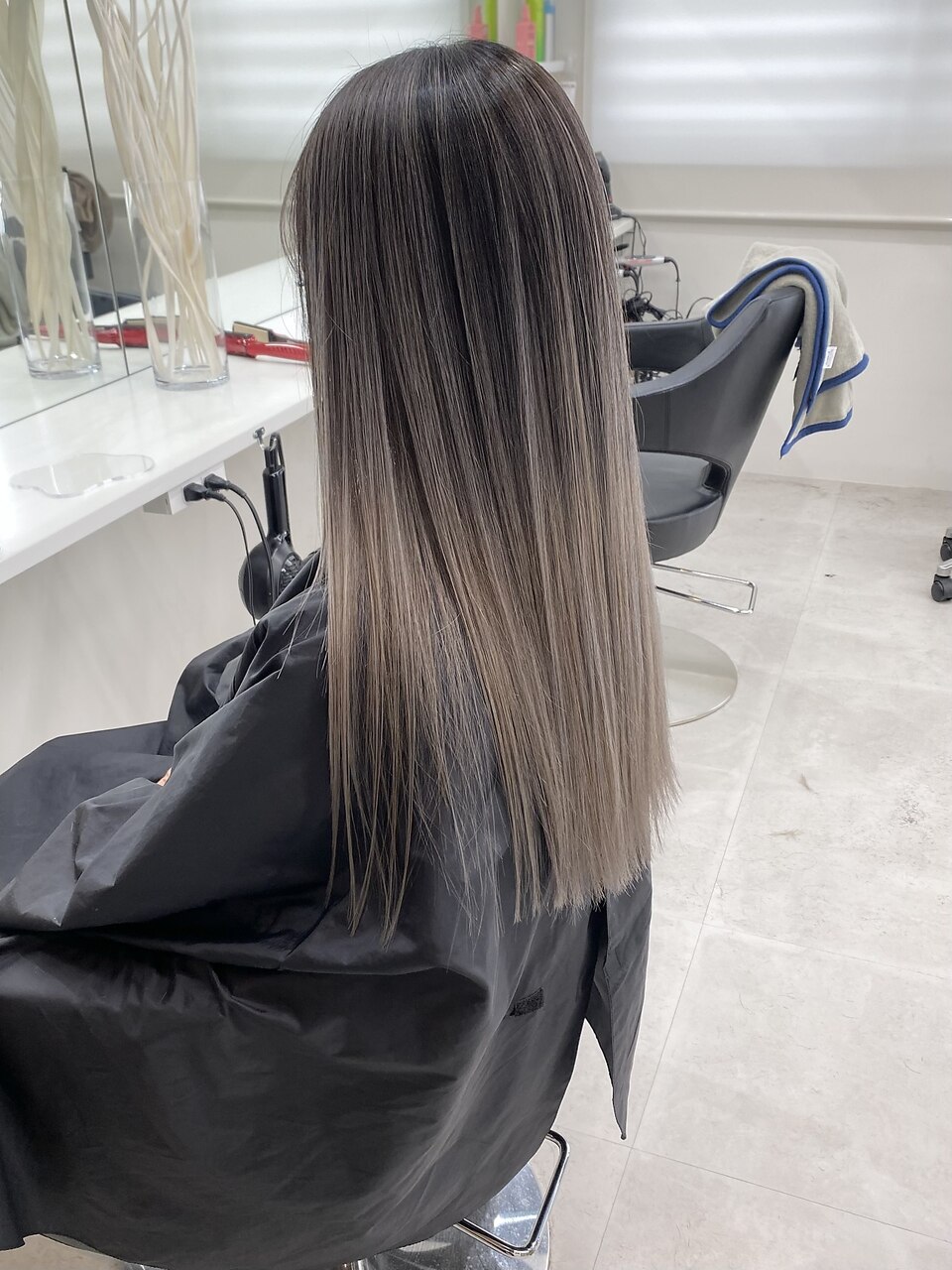 黒多めバレイヤージュ：L215801000｜オル('olu)のヘアスタイル