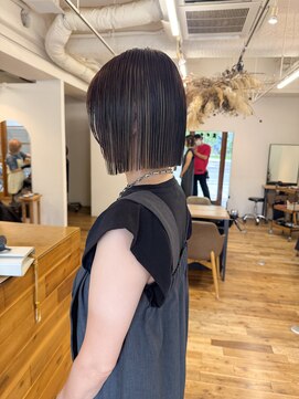 シロ(siro) ヘイリーボブ　シャドールーツカラー