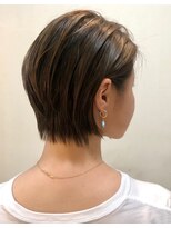 ペネロープ(Penelope) ハイライト/耳かけショート/ベージュ系 担当 夕島