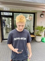 ウェルネス(Wellness)&nbsp;スキンフェード金髪ツイスト