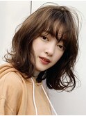 顔周りレイヤーカットくびれヘアミルクティーベージュカラー
