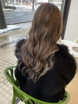 イツクヘアー(Ituc Hair)&nbsp;透明感グレージュのミックス巻き