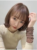 顔周りレイヤーカットくびれヘアミルクティーベージュカラー