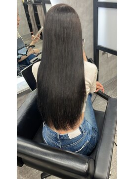 アイ(_i) 【暗髪×髪質改善で叶える透明感ストレート】