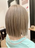 ミルクティーベージュ×切りっぱなしボブ