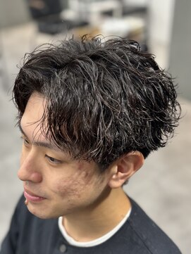 オーバルバイアピッシュ(OVARL by apish) ツイスパ/縦落ちパーマ/メンズパーマ/センターパート