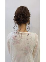 ジゼル ビエラ博多テラス店(GiseL)&nbsp;おくれ毛サイドおだんご　ヘアアレンジ　博多　筑紫口