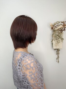 イーラ(era) 《era》ピンクブラウン　伸ばしかけショート　艶ツヤ　みわ