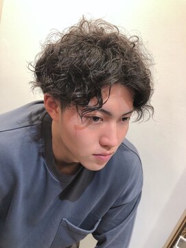 ビューティーリゾート アカヒゲ(Beauty Resort AKAHIGE) ツヤだしアップバングスパイラルパーマ