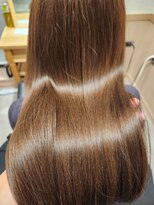 チュエベルパーチ&nbsp;ウルフレイヤー髪質改善インナーグレージュ前髪マチルダボブ