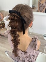 アリー(ALLIE´)&nbsp;〇ハイポニーあみおろし【BEAUTY SALON ALLIE´】