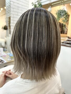 ヴァイブス(vibes) グレージュ　バレイヤージュ