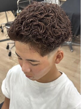 ウェイビーエフティフィフス 横浜西口(WAVEY ft.fifth) 横浜スペインカールラルフカールーズパーマスキンフェード30代◆