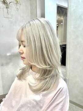 アンドソー 池袋(&so.) 海外風レイヤーカット/ホワイトブロンド/外国人風/池袋