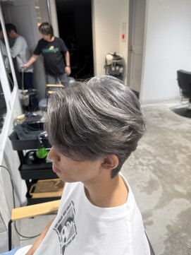 グラスバイネオリーブ 大倉山駅前店(grace by neolive) 韓国風センターパート/シルバーカラー/ブリーチ/デザインカラー