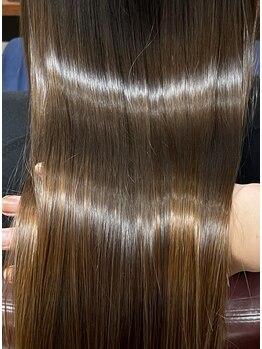 マルカ ヘアー(MARKA hair)の写真/《髪に優しい薬剤使用★》まっすぐ過ぎない自然な仕上がり！指通り滑らか長持ちナチュラルストレート♪