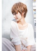 グレージュカラーシルキーべージュ、デザインカラー斜めバング