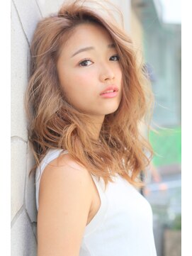 リコ バイ マリス(Liko by maris) アップバングもハイトーンでエアリーロングの柔らかい雰囲気に♪