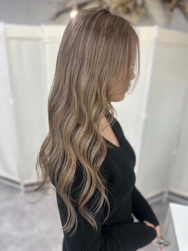 リア(riah) 外国人風カラー/ケアブリーチ/ホワイトグレージュ/ロング/カール