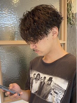 プロダクションズ 宇都宮(PRODUCTIONS)の写真/メンズパーマ支持率80％！最旬トレンドのデザインをご提案。圧倒的な垢抜けでイメージチェンジが叶います◇