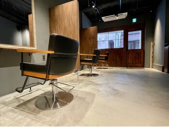 アンドワークス 2nd(&WORKS)の写真/【落ち着いた空間で清潔感を】男性の身だしなみをサポートし理想を叶えるプライベートサロン