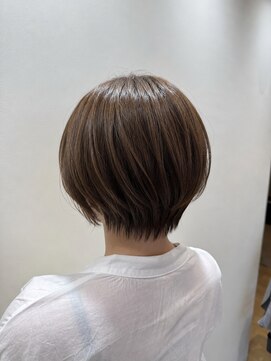 ロッカ(ROCCA) 大人ショート×丸み美人ショート×透明感ブラウン