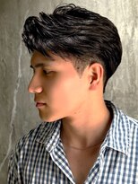 インブルーム(In Bloom) フェザーパーマ ツーブロック 黒髪 フェードカット 短髪 20代
