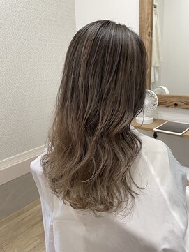 ジジ チーク 栃木(Gigi cheek) ・ハイトーン×バレイヤージュカラー