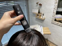【マイクロスコープカウンセリング】頭皮の状態をお客様と一緒に確認。お悩みの状況を診断いたします。