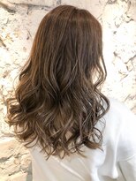 ソルドット バイ オハナ(sol.by ohana)&nbsp;30代40代５０代女性白髪ぼかしハイライトスタイル　レイヤー