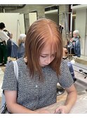 ベージュカラーハイトーンダブルカラーケアブリーチ外はねボブ