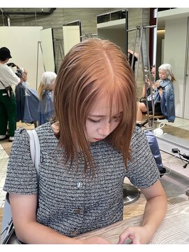 ヲタク(wotaku.) ベージュカラーハイトーンダブルカラーケアブリーチ外はねボブ