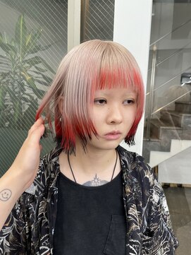 レコ 渋谷(LECO) 顔まわりカットミニボブハイトーンレッドエンドカラー
