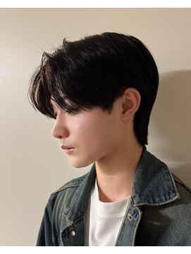 ノラ シブヤ(NORA) センターパートメンズカット韓国ヘアダウンパーマ刈り上げなし