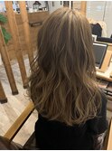 ベージュ系ハイライト×ロング