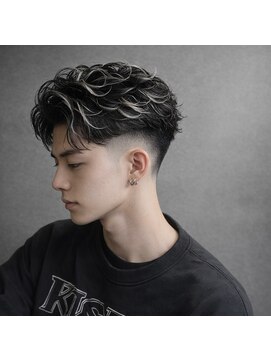 ウィスカーズ(Whiskers) スキンフェード×メッシュ