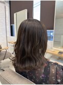 柔らかウェーブのミディアムレイヤー