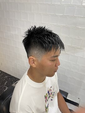 メリケンバーバーショップ フクオカ(MERICAN BARBERSHOP FUK) かき上げヘアショートレイアーくせ毛風パーマコンマヘア385