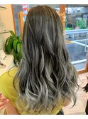 シルバー　グレージュ　ハイライト　バレイヤージュ