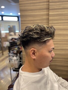 銀座マツナガ 神田店 30代40代メンズ刈り上げフェードスタイルかき上げ短髪ワイルド