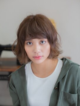 スタリー(Starry) 外ハネミディアムレイヤー20代/30代/40代/ハレマチ通り