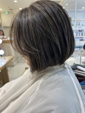 ソエル(Sowel) 【MAHO】白髪ぼかしハイライト 前下がりボブ