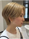 青山白髪ぼかしハイライトウルフショートボブグレージュ40代50代