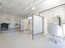 レオネ 新鎌ヶ谷(Leone)の雰囲気（落ち着くモノトーンの店内は《全席半個室のプライベート空間》☆）