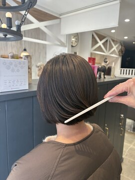 コスタ オブ リシェール(The COSTA of RICHAIR) 白髪ボカシカラーボブスタイル