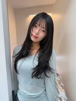 ヒン(HIN)&nbsp;韓国っぽさを取り入れたナチュラルロングヘア