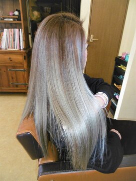 デザインヘアー ピアジェ 橿原店(DESIGN HAIR PIAGET) ☆キララハイグラデーションとアッシュバイオレトのグレージュ☆