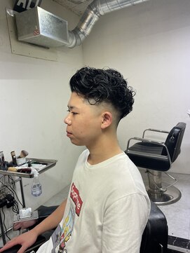 メリケンバーバーショップ フクオカ(MERICAN BARBERSHOP FUK) かきあげパーマフェード