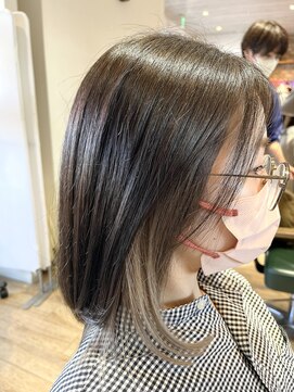 サラ(sarah) イヤリングカラー/グレージュ