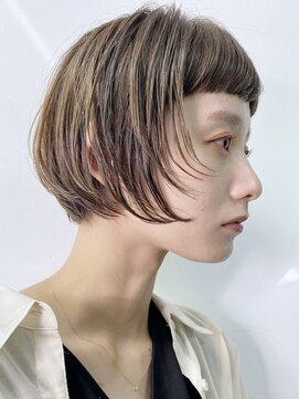 カムジーヘッドカミノウラ(COMEGHEAD KAMINOURA) オン眉マッシュショートベージュカラー